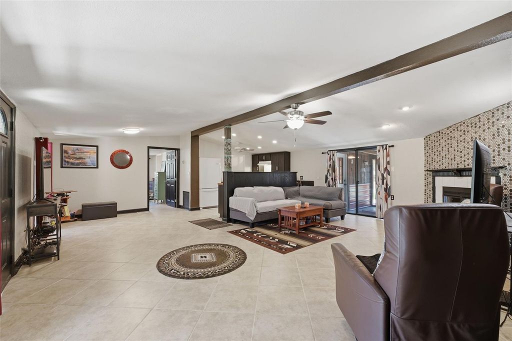 Image 14 of property listing at 515 S COVELAKE TERRACE, Inverness, FL 34450