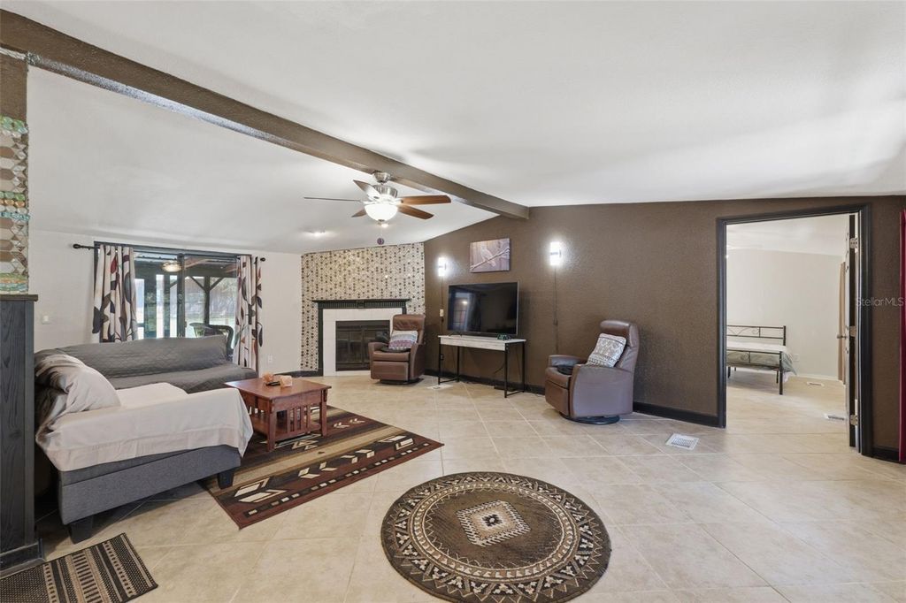 Image 15 of property listing at 515 S COVELAKE TERRACE, Inverness, FL 34450