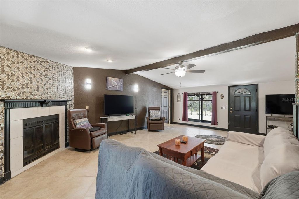 Image 16 of property listing at 515 S COVELAKE TERRACE, Inverness, FL 34450