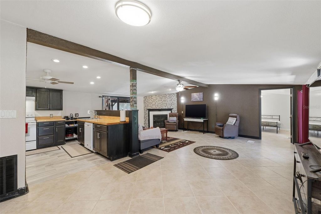 Image 18 of property listing at 515 S COVELAKE TERRACE, Inverness, FL 34450