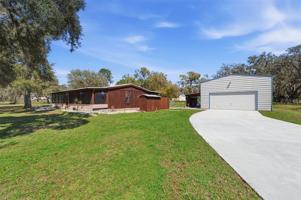 Image 3 of property listing at 515 S COVELAKE TERRACE, Inverness, FL 34450