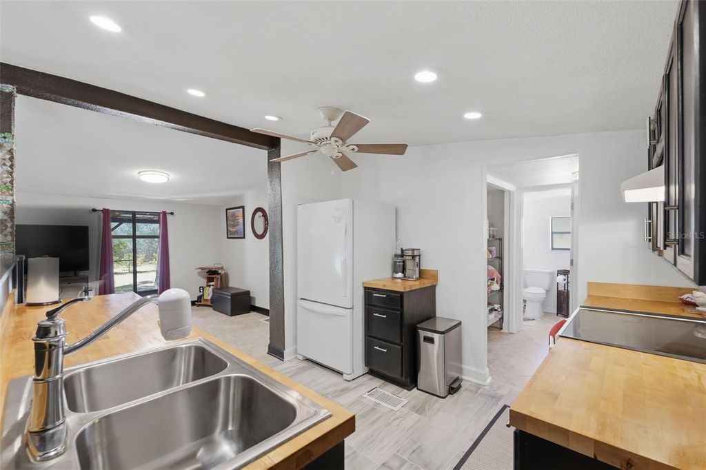 Image 21 of property listing at 515 S COVELAKE TERRACE, Inverness, FL 34450