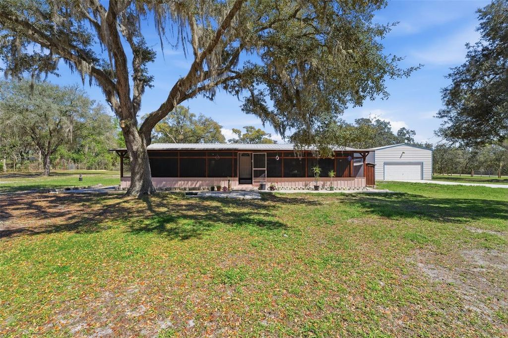 Image 7 of property listing at 515 S COVELAKE TERRACE, Inverness, FL 34450