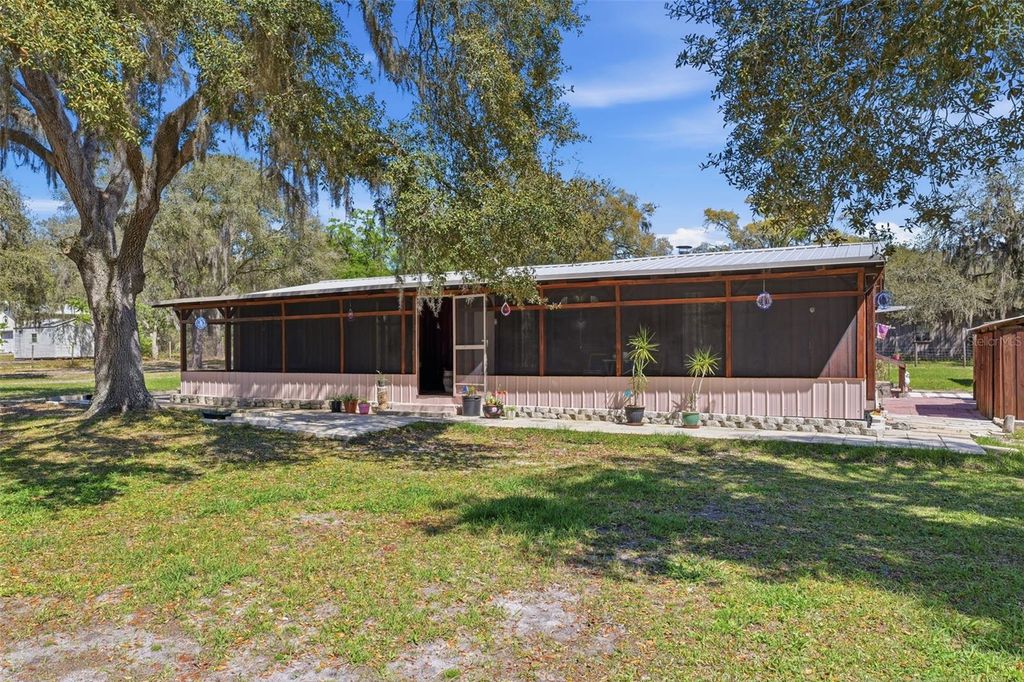 Image 9 of property listing at 515 S COVELAKE TERRACE, Inverness, FL 34450