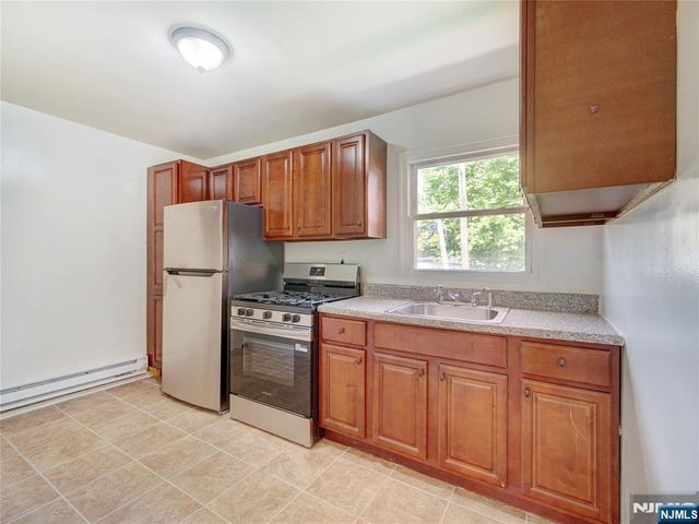 138 Lincoln Street A10, Montclair, NJ 07042