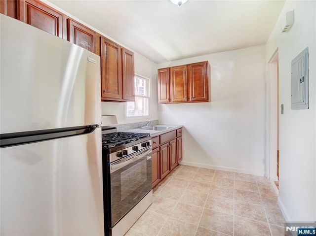138 Lincoln Street A10, Montclair, NJ 07042