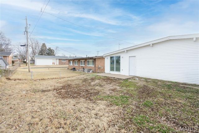 1805 Flicker Drive, Florissant, MO 63031