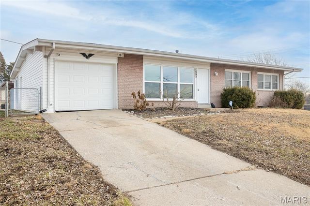 1805 Flicker Drive, Florissant, MO 63031