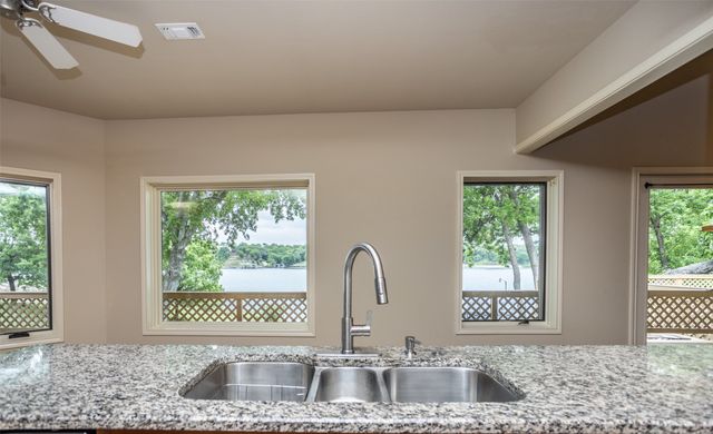94 Arend Drive, Gainesville, TX 76240