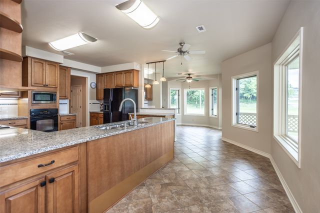 94 Arend Drive, Gainesville, TX 76240