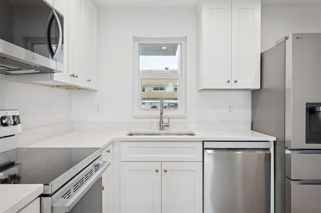 7405 BAY ISLAND DRIVE S 123, South Pasadena, FL 33707