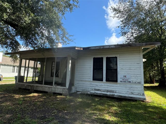 906 6th Street, Orange, TX 77630