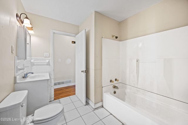 2507 Lamborne Blvd, Louisville, KY 40272