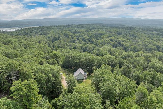 323 Governor Wentworth Highway, Tuftonboro, NH 03853