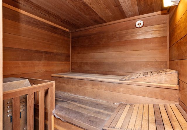 4501 Aurora Avenue, Des Moines, IA 50310