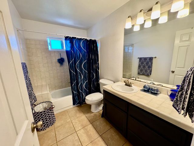 2304 Ridderkerk Cir, Modesto, CA 95356