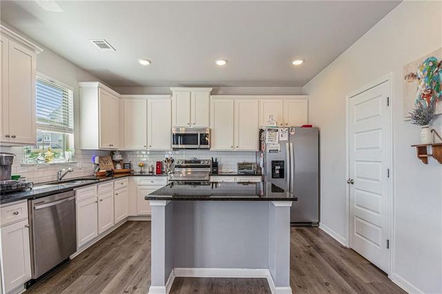 105 Mcentyre Court, Calhoun, GA 30701