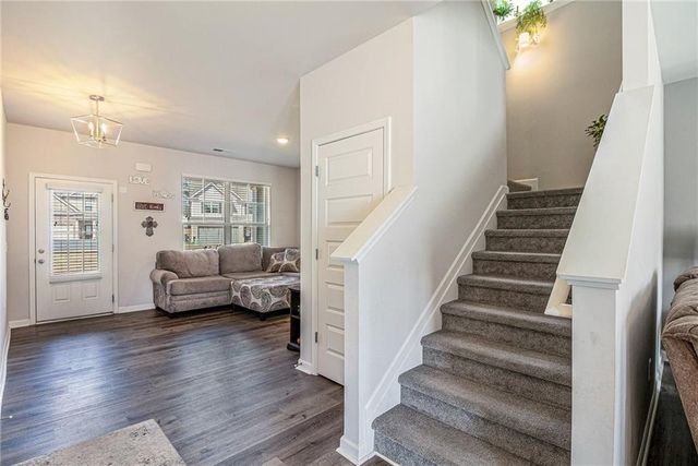 105 Mcentyre Court, Calhoun, GA 30701