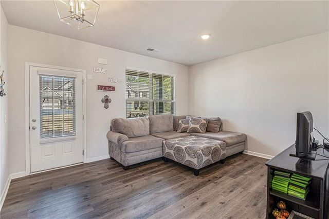 105 Mcentyre Court, Calhoun, GA 30701