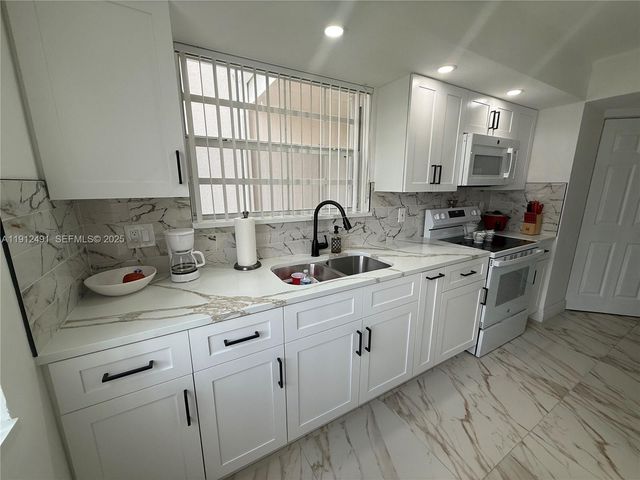 2203 SE 27th Drive 102A, Homestead, FL 33035