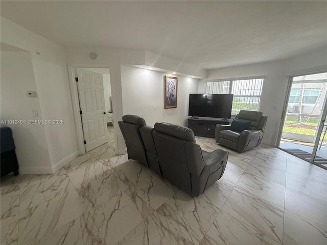 2203 SE 27th Drive 102A, Homestead, FL 33035