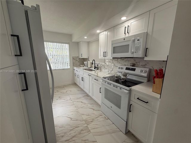 2203 SE 27th Drive 102A, Homestead, FL 33035