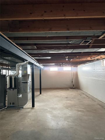 8030 Jewett Avenue, Warren, MI 48089