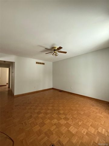 8030 Jewett Avenue, Warren, MI 48089