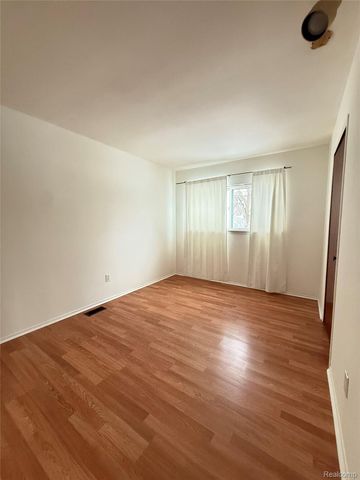 8030 Jewett Avenue, Warren, MI 48089