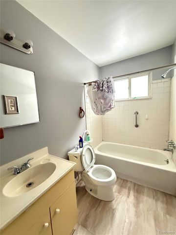 8030 Jewett Avenue, Warren, MI 48089