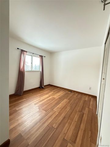 8030 Jewett Avenue, Warren, MI 48089