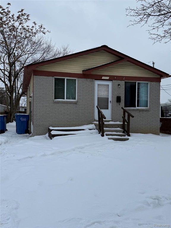 8030 Jewett Avenue, Warren, MI 48089