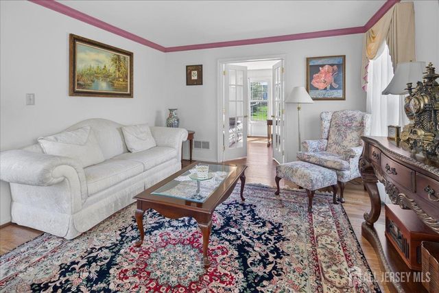 25 Kinglet Drive N, Plainsboro, NJ 08512