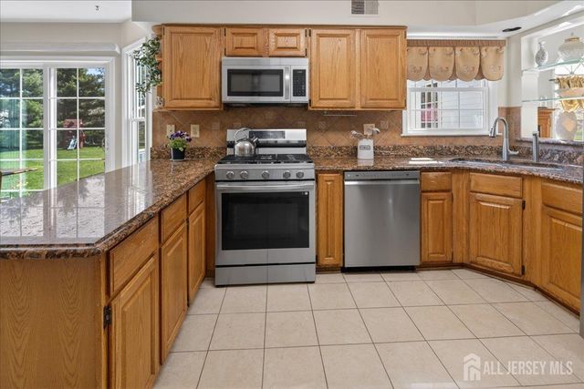 25 Kinglet Drive N, Plainsboro, NJ 08512