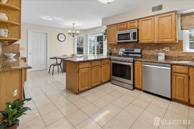 25 Kinglet Drive N, Plainsboro, NJ 08512