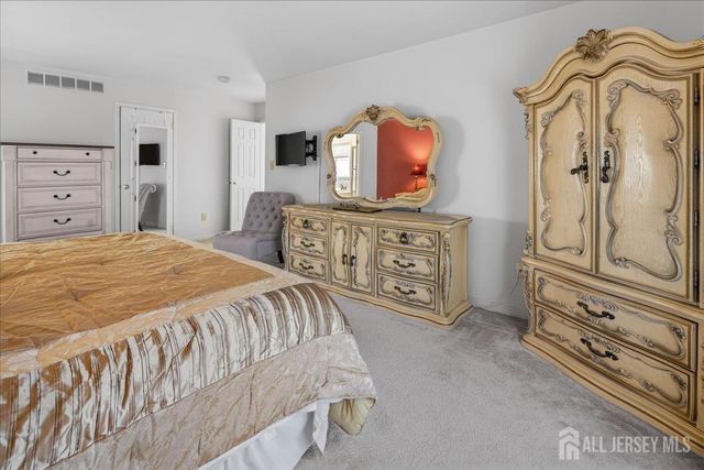 25 Kinglet Drive N, Plainsboro, NJ 08512