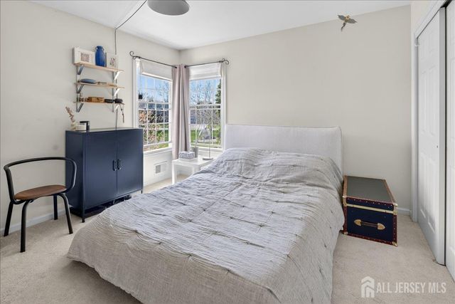 25 Kinglet Drive N, Plainsboro, NJ 08512