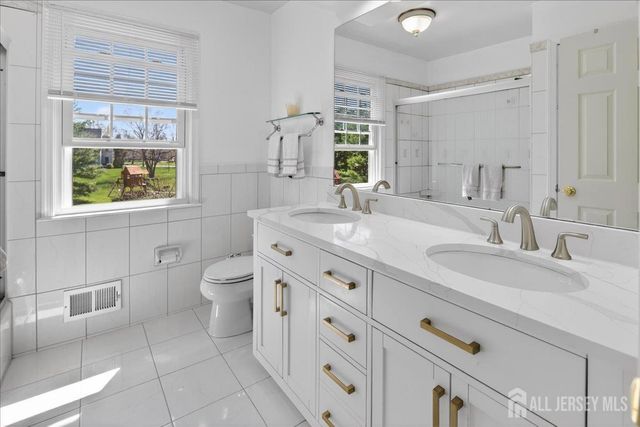 25 Kinglet Drive N, Plainsboro, NJ 08512