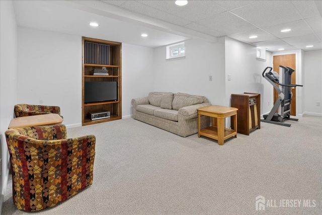 25 Kinglet Drive N, Plainsboro, NJ 08512