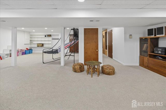 25 Kinglet Drive N, Plainsboro, NJ 08512