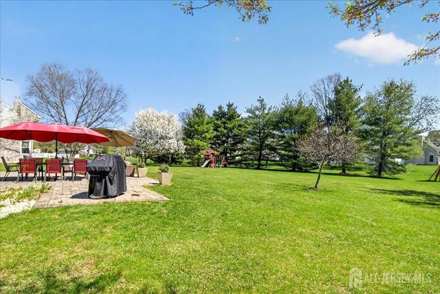 25 Kinglet Drive N, Plainsboro, NJ 08512