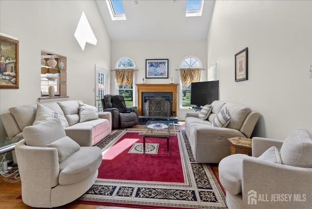 25 Kinglet Drive N, Plainsboro, NJ 08512