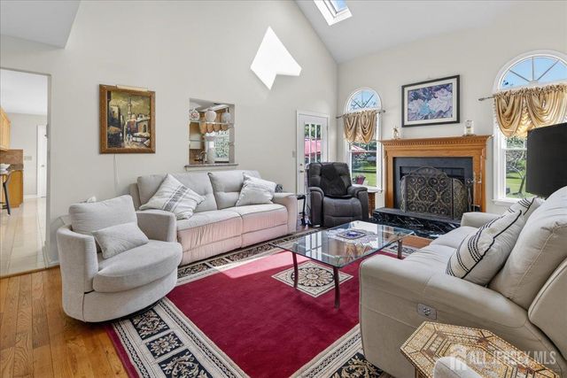 25 Kinglet Drive N, Plainsboro, NJ 08512