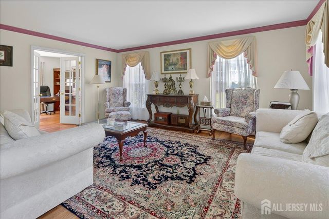 25 Kinglet Drive N, Plainsboro, NJ 08512