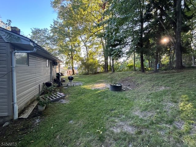 55 Hillside Dr, Hamburg Boro, NJ 07419