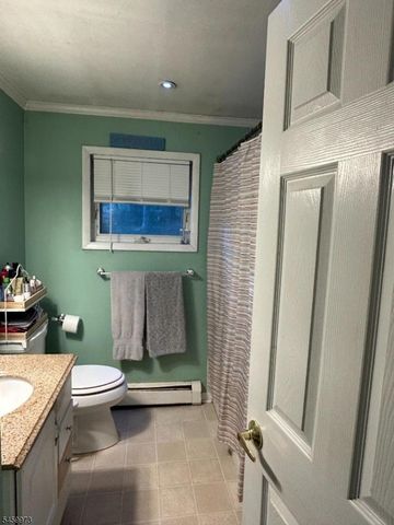 55 Hillside Dr, Hamburg Boro, NJ 07419