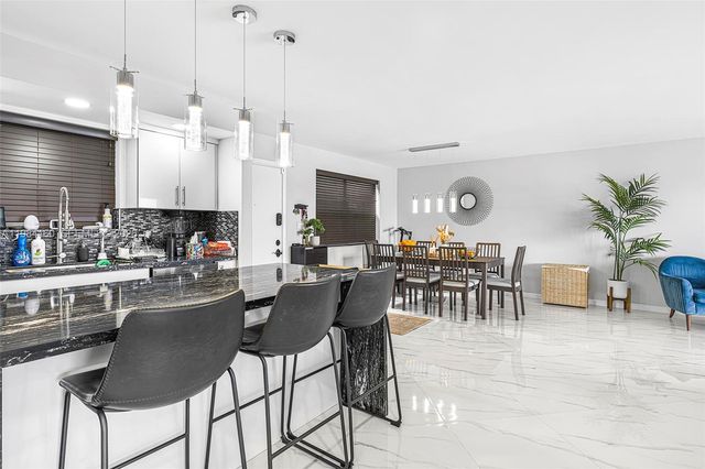 605 Ives Dairy Rd 305-7, Miami, FL 33179