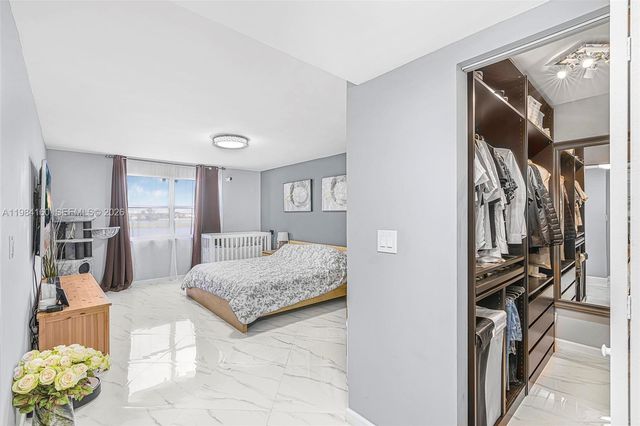 605 Ives Dairy Rd 305-7, Miami, FL 33179