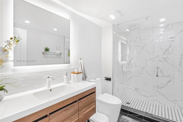 605 Ives Dairy Rd 305-7, Miami, FL 33179