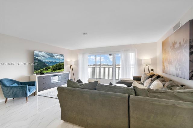 605 Ives Dairy Rd 305-7, Miami, FL 33179